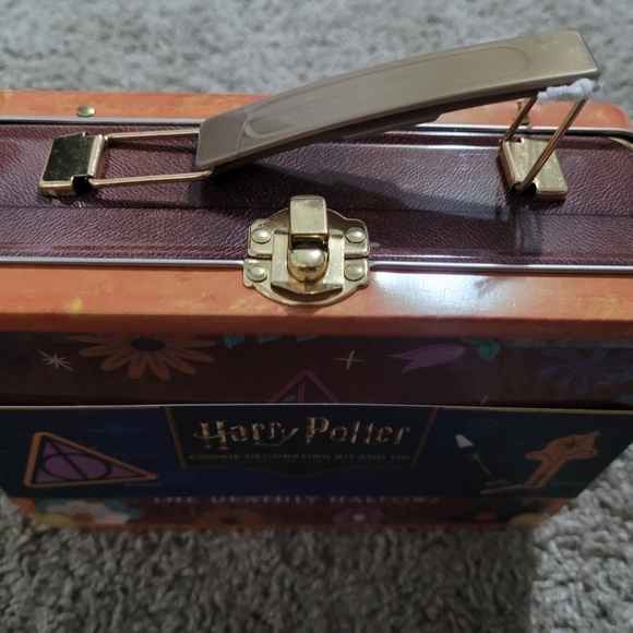 Warner Bros. Harry Potter Cookie Decorating Kit - Brown and Purple - Picture 2 of 6